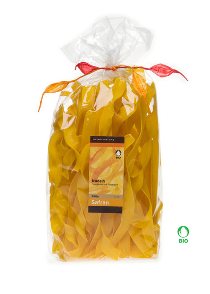 Nudeln mit Safran, breit