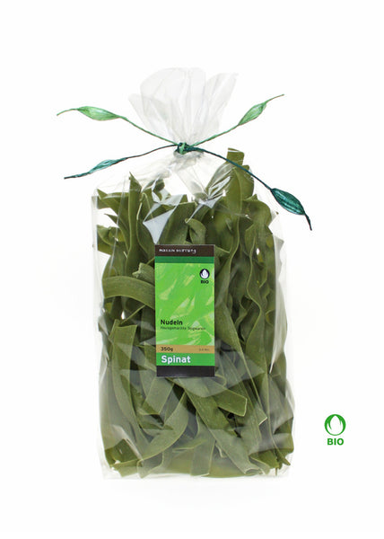 Nudeln mit Spinat, breit